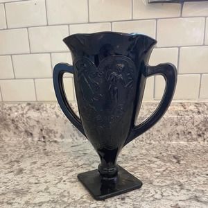 VTG L.E. Smith Black/amethyst glass urn